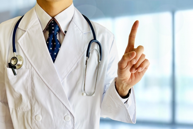 医療従事者が注意をひいている画像